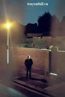 Truyện Có Ai Đó Nhìn Chằm Chằm Cửa Sổ Phòng Tắm Nhà Tôi