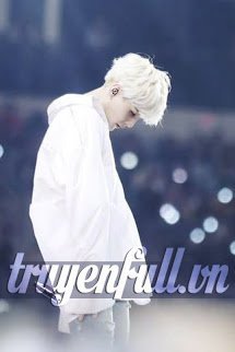 Truyện Quần Áo Thủy Thủ Và Giày Chơi Bóng Màu Trắng